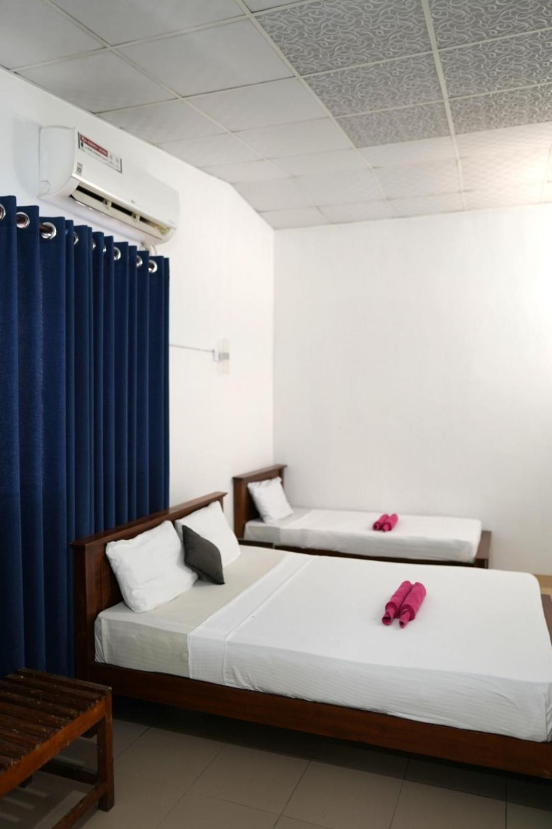 Pub Ceylon Hostel Элла Экстерьер фото