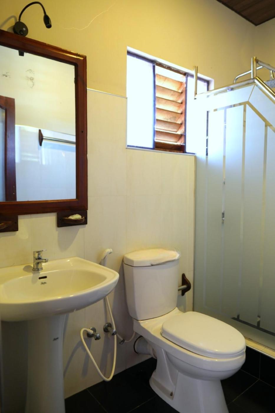 Pub Ceylon Hostel Элла Экстерьер фото